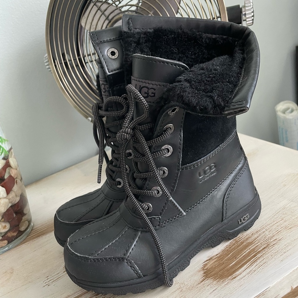 EUC - UGG BUTTE BOOT - Kids size 1